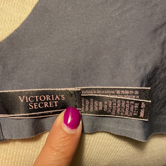 Victoria’s Secret Underwire Lined Perfect Coverage Bra - Picture 6 of 8